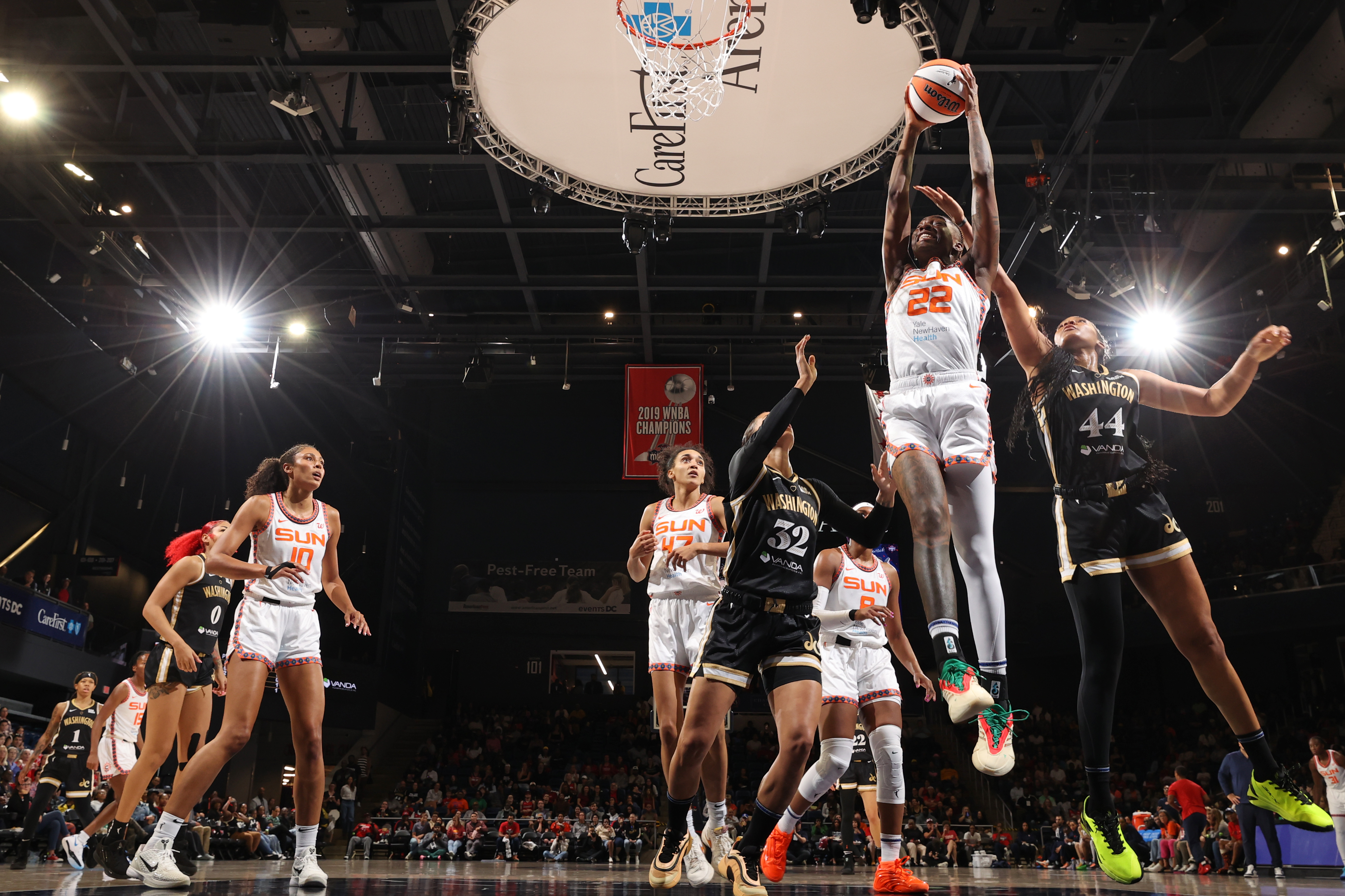 Connecticut Sun Beat Washington Mystics, 80-69